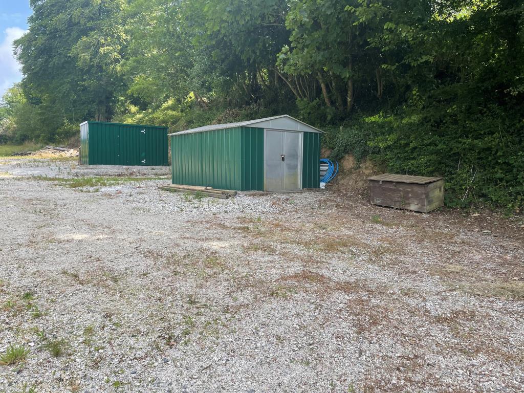 Lot: 83 - FREEHOLD SITE IN GOOD LOCATION - Photo showing storage units